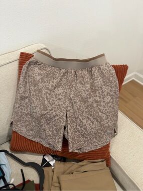 Fabletics Men's Speckle Athletic Shorts